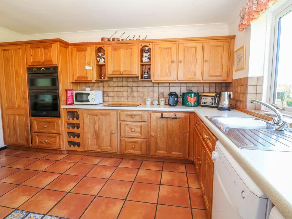 Charming 2 Bed House Near Rhoscolyn Discounts For Villa Holyhead Bagian luar foto