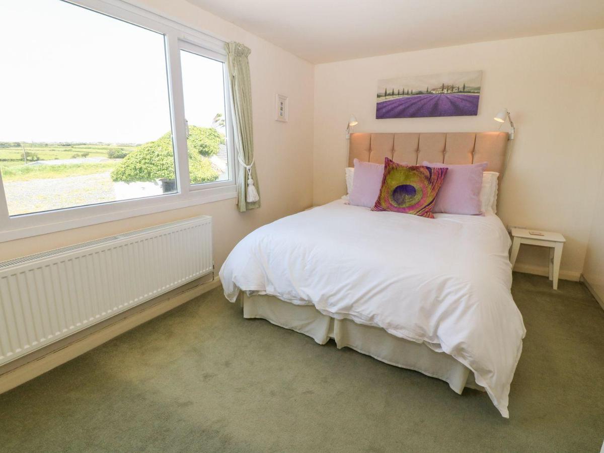 Charming 2 Bed House Near Rhoscolyn Discounts For Villa Holyhead Bagian luar foto