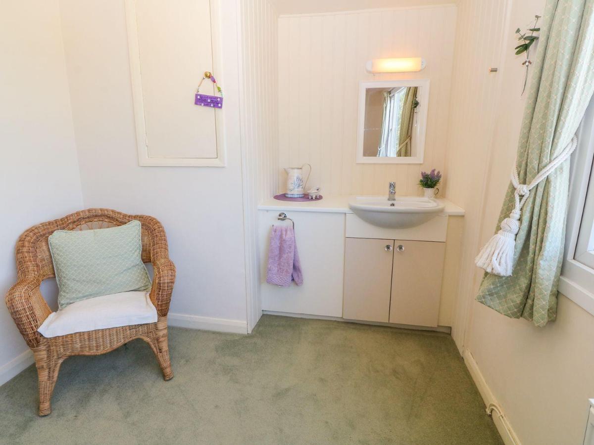 Charming 2 Bed House Near Rhoscolyn Discounts For Villa Holyhead Bagian luar foto